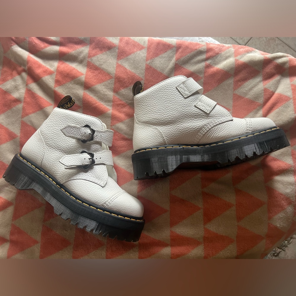 DR MARTEN Devon Flower Buckle Platform Sz11